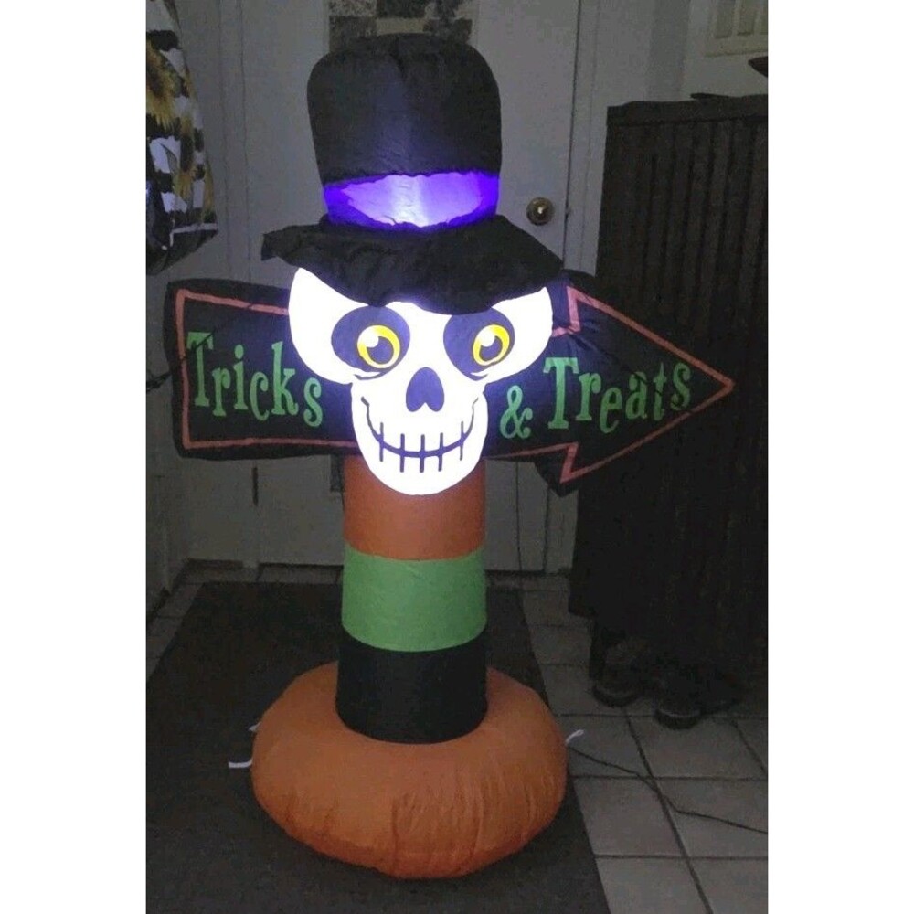 3 1/2' Gemmy Airblown Inflatable Skull Sign Tricks & Treats Halloween Spooky